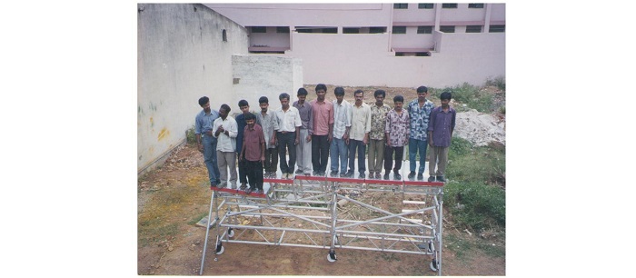 Multi level helicopter work platform with cantilever - HAL